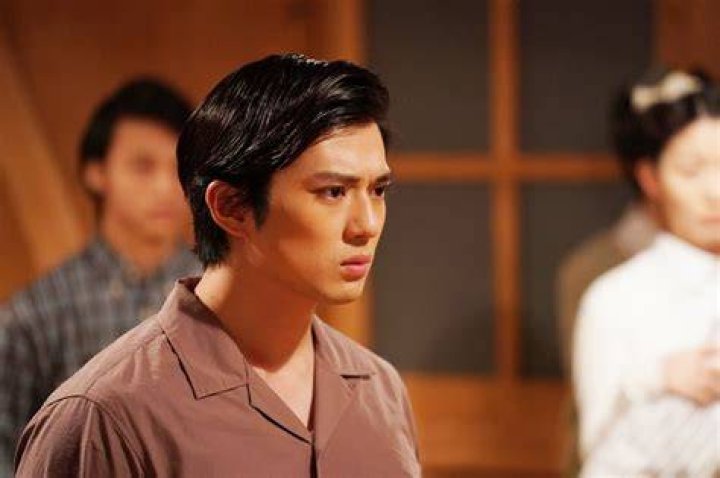 Arata Mackenyu g&acirc;y sốt khi đ&oacute;ng phim One Piece 2sao