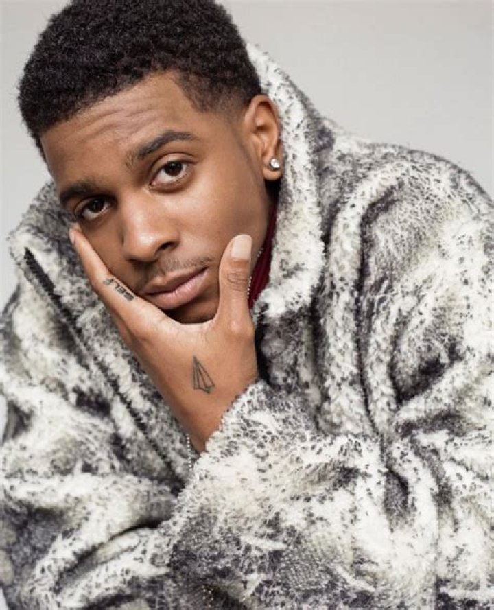 Brett Gray Biography, Age, Height, Girlfriend, Net Worth StarsWiki