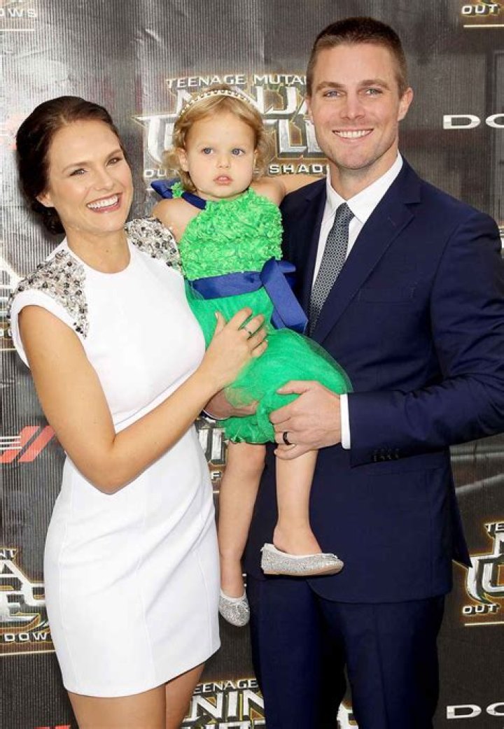 Cassandra Jean Amell 5 Things to Know About Stephen Amell's Wife