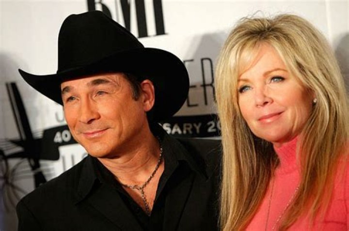 Country Music Memories Clint Black Marries Lisa Hartman