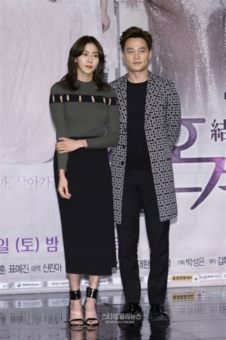 Lee Seo Jin. UEE "Marriage Contract" Press Conference 3 March 2016